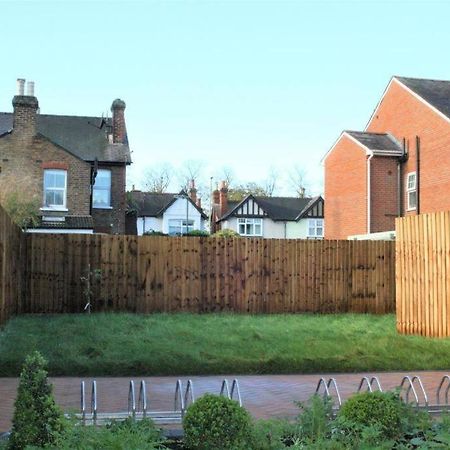 Marvellous New Build 2 Bed Flat - 1 Ophelia Court Apartment Epsom Exterior foto