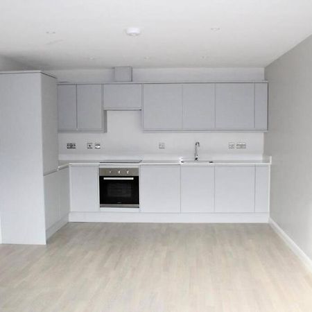 Marvellous New Build 2 Bed Flat - 1 Ophelia Court Apartment Epsom Exterior foto