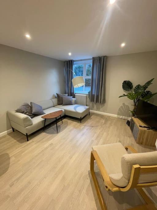 Marvellous New Build 2 Bed Flat - 1 Ophelia Court Apartment Epsom Exterior foto