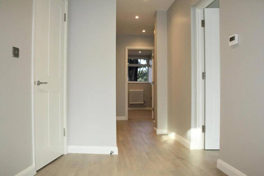 Marvellous New Build 2 Bed Flat - 1 Ophelia Court Apartment Epsom Exterior foto