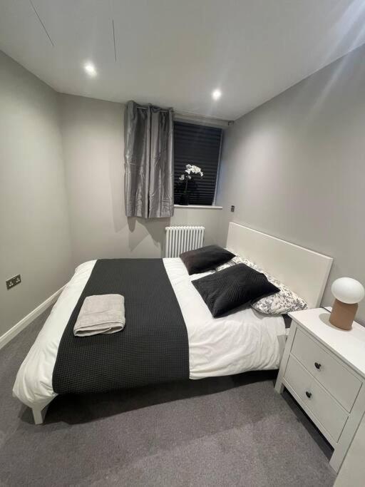 Marvellous New Build 2 Bed Flat - 1 Ophelia Court Apartment Epsom Exterior foto