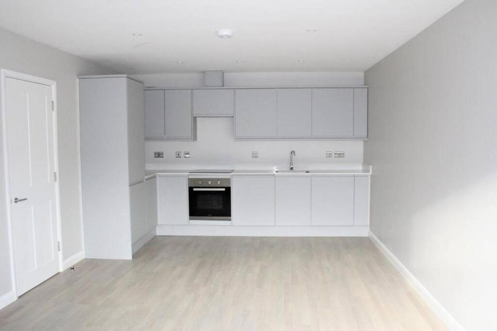 Marvellous New Build 2 Bed Flat - 1 Ophelia Court Apartment Epsom Exterior foto