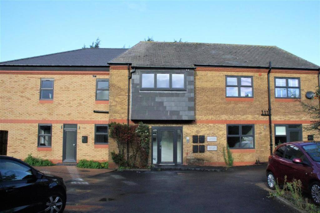 Marvellous New Build 2 Bed Flat - 1 Ophelia Court Apartment Epsom Exterior foto